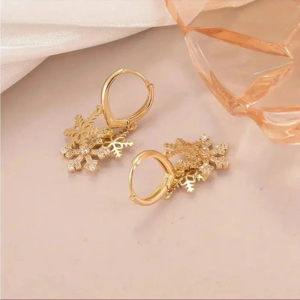 Snowflake Dangle Drop Earrings Gold Tone CZ Crystal Holiday Earrings NWT